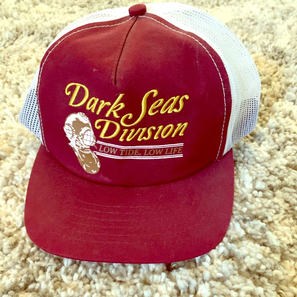 Dark seas hat